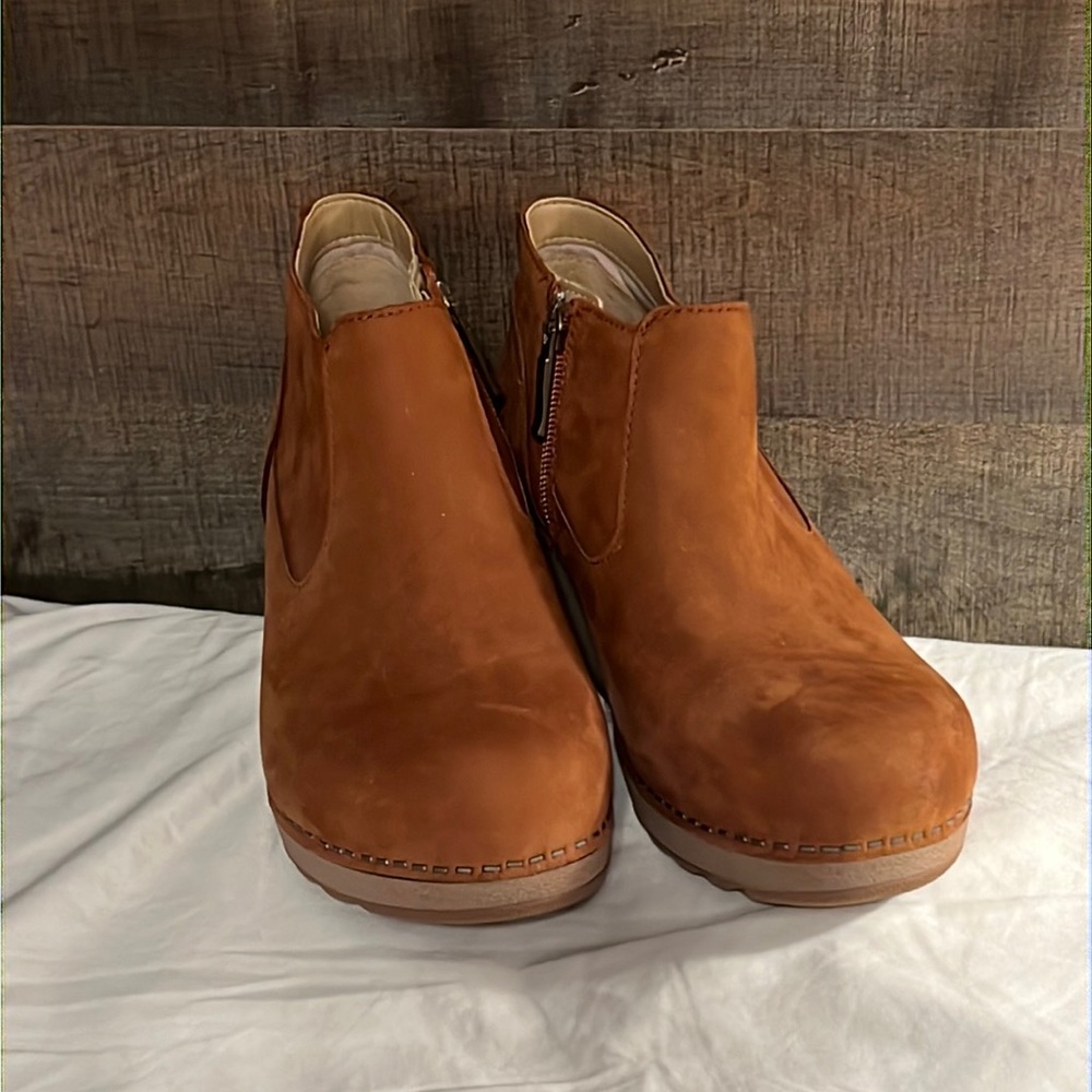 Dansko size 39 ankle bootie wedge